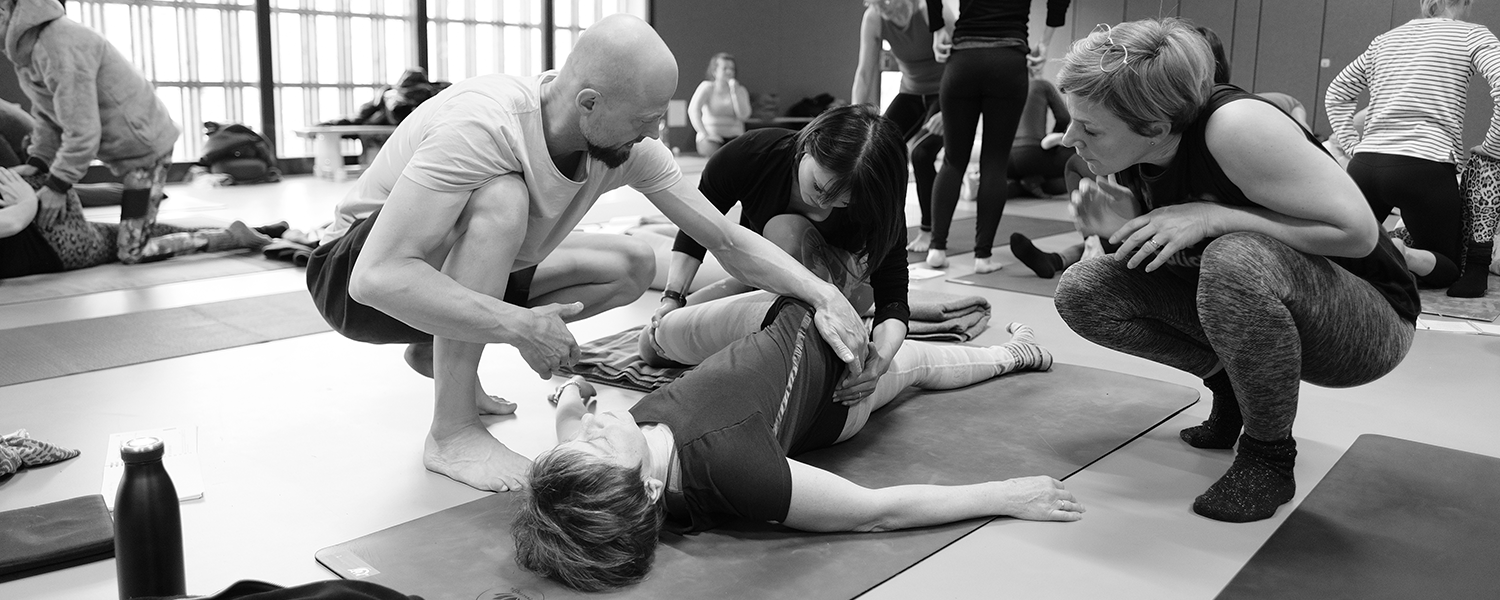Masterclass mit Dr. Ronald Steiner: Faszien Yoga • am 2.7.2021 bei Yogability